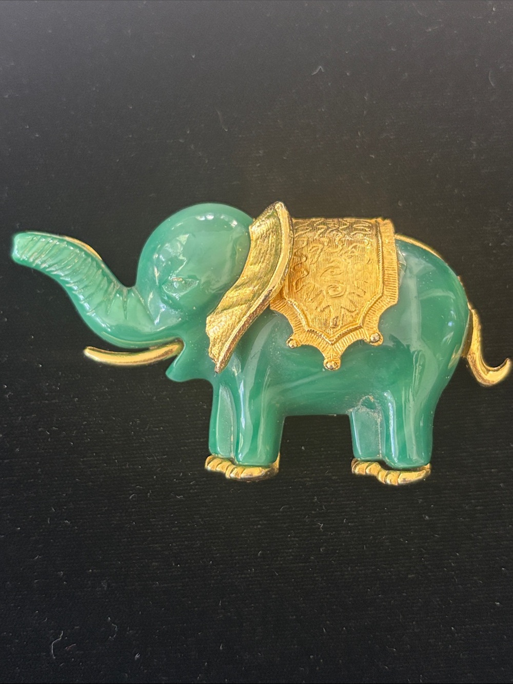 Jade Green Elephant Pin/Pendant